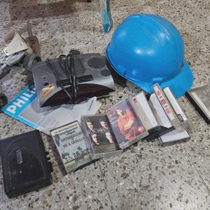 Lote Surtido: Mesa Auxiliar Decorada, Patines, Radio Philips, Walkman y Reloj de Bolsillo - imagen 5