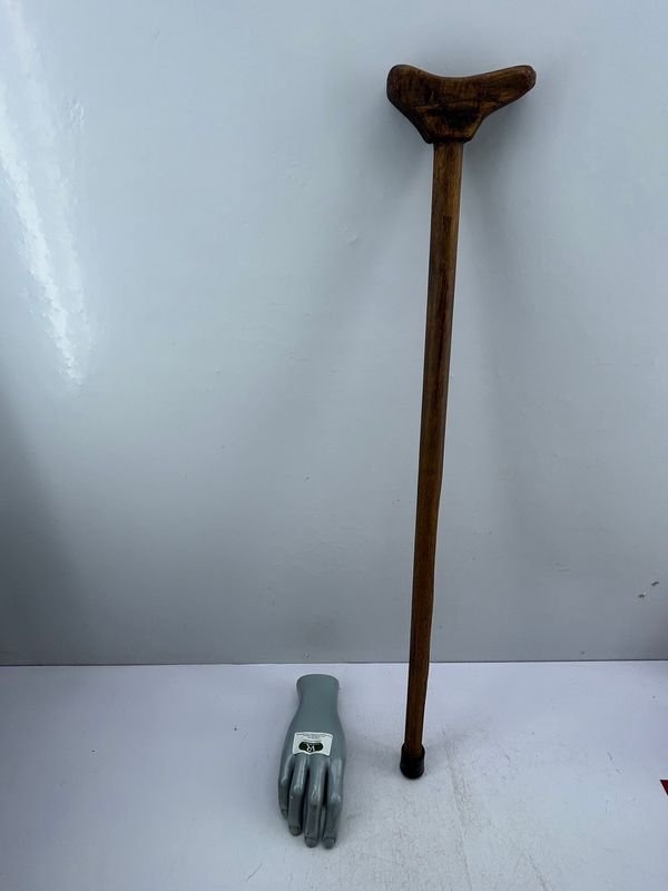 Baston de Madera con Empuñadura Curva y Punta de Goma - imagen 1