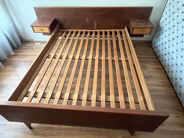 Cama Americana 2 Plazas con Mesas de Luz Incorporadas