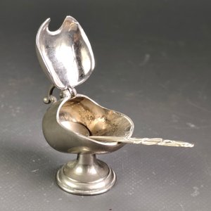 Salero Metálico con Forma de Carbonera y Cuchara - imagen 5