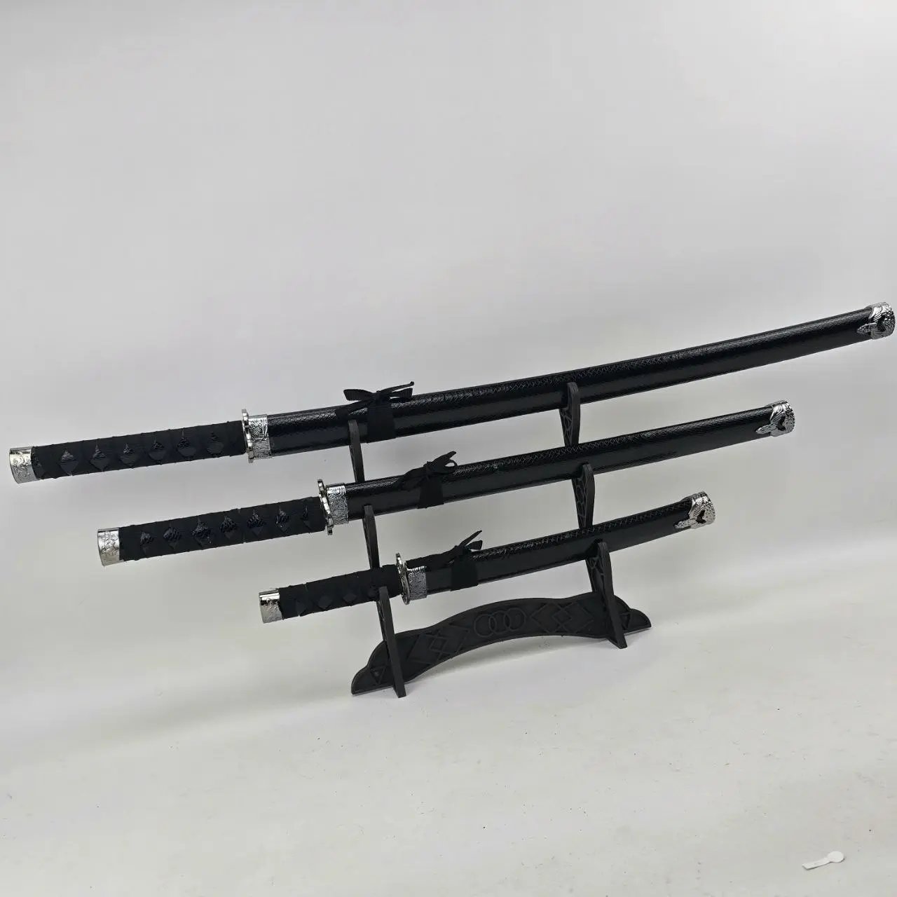 Juego de 3 Katanas Decorativas con Soporte