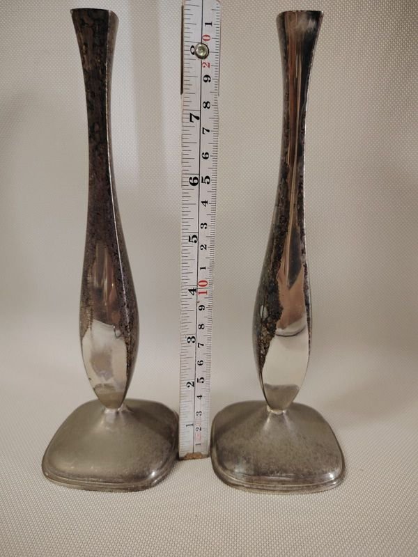 Jarrones de metal plateado para una sola flor - imagen 2