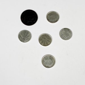 Lote anterior: Seis Monedas Antiguas: Cinco de Plata y Una de Cobre (1879)