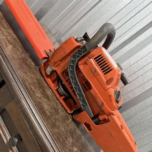 Motosierra Husqvarna 236 con Lubricantes y Herramienta de Ajuste - imagen 12