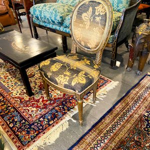 Lote anterior: Lote de Muebles y Decoración Oriental: Mesa, Sillas y Alfombras