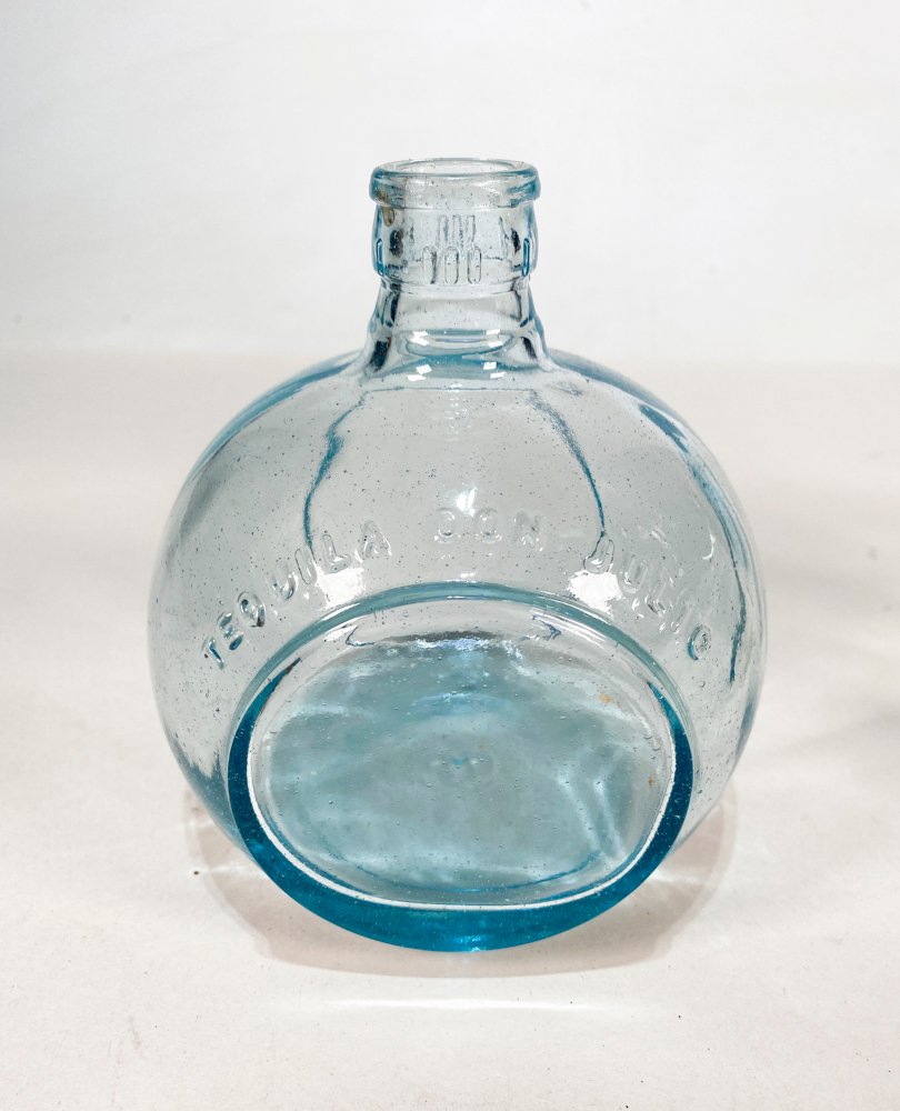 Dos botellas de vidrio claras y azules - imagen 3