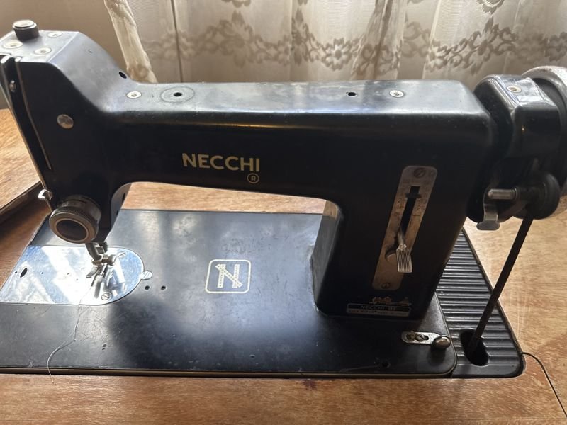 Máquina de coser Necchi - Maquinaria - imagen 4