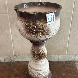 Pedestal de Mayólica con Macetero Decorado con Flores - imagen 1
