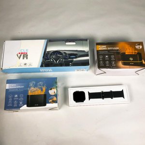 Lote siguiente: Lote de 4 piezas: 2 aromatizadores, espejo retrovisor con cámara y reloj smart