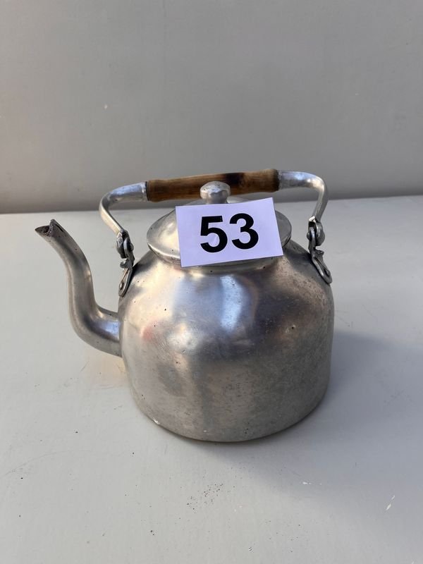 Lote siguiente: Caldera de Aluminio con Diseño Vintage
