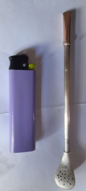 Bombilla pequeña para niño en muy buen estado - imagen 6