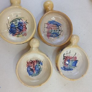 Conjunto de 17 Piezas: Jarra Licorera Buchanan's, Rallador Vintage, Matacandelas y Cuencos Pintados a Mano - imagen 3