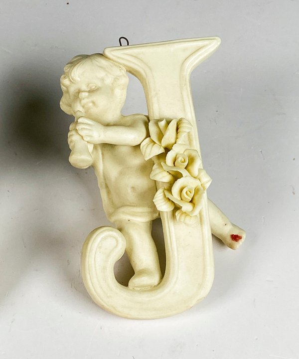 Dos angelitos de colgar, letras J y O - Figuritas cerámicas artesanales - imagen 2