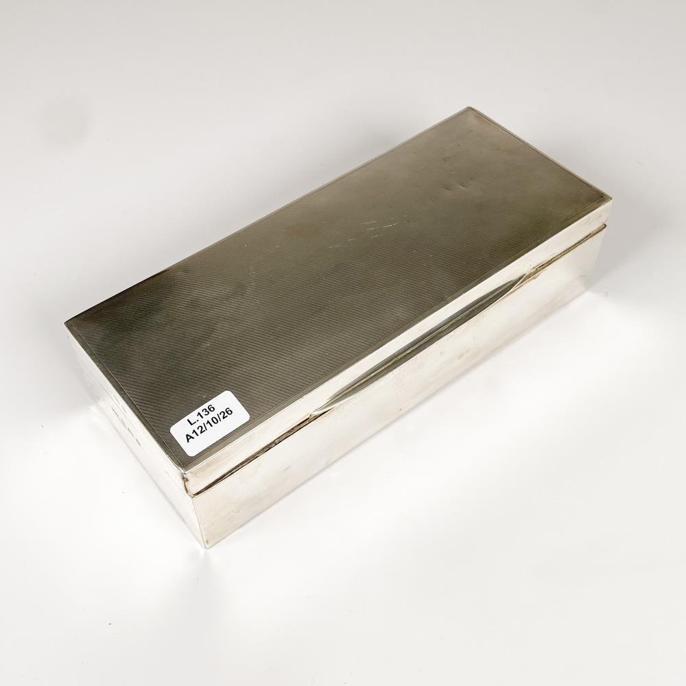 Caja Cigarrera de Plata Inglesa con Interior de Madera