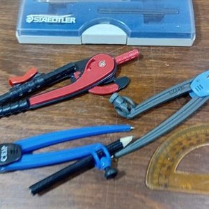 Set de Geometría: Reglas, Escuadras, Compases y Transportador - imagen 2