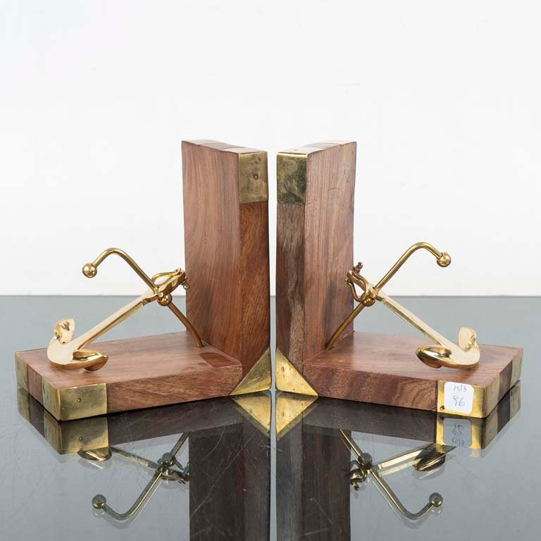Lote anterior: Librerías de madera y bronce con figuras de anclas