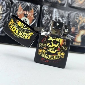 Encendedor Estilo "Lucky R" con Diseño de Calavera - imagen 2