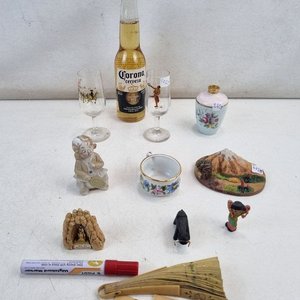 Conjunto de Miniaturas Decorativas: Vasos, Taza Guillen 'Made in Spain' y Figuras - imagen 2