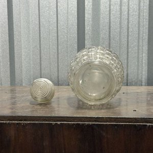 Licorera Decantador de Vidrio con Tapa y Relieve - imagen 3