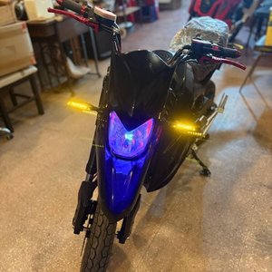 Moto Eléctrica Negra Deportiva - imagen 6