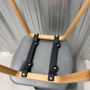 Juego de 2 Sillas de Plástico Gris con Patas de Madera Clara - imagen 8