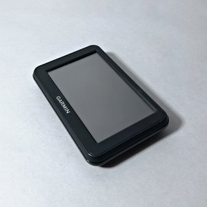 Lote de 4 piezas: GPS Garmin, Celular Alcatel 1 Ultra, 2 Linternas - imagen 2
