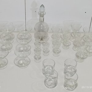 Juego de Cristalería y Vasos: Licorera, Copas y Vasos Bajos - imagen 7