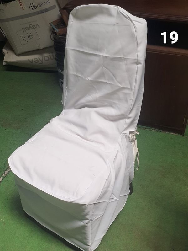 Lote siguiente: Sillas de fiesta blancas para decoración