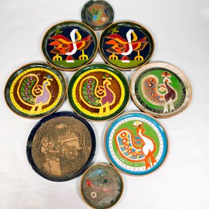 Lote de 9 Platos Decorativos con Diseños de Aves y Escenas - imagen 1