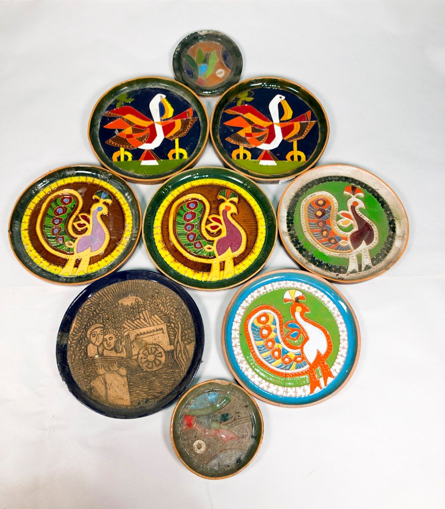 Lote de 9 Platos Decorativos con Diseños de Aves y Escenas