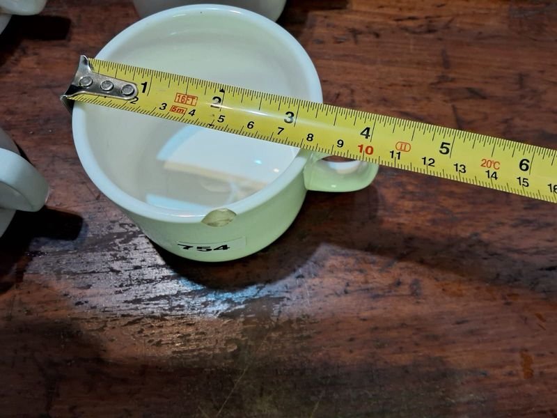 Lote siguiente: Lote de 4 tazas blancas lisas de 8 cm de diámetro