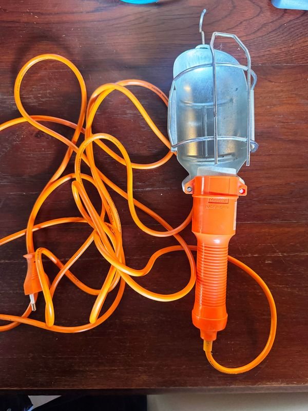 Lámpara portátil auxiliar con cable de 4 metros - imagen 1