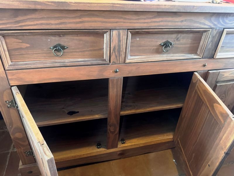 Mueble de madera con aparador y rack - imagen 2