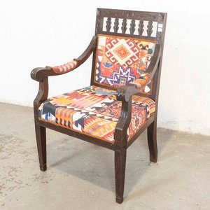 Lote anterior: Butaca Inglesa Tapizada con Motivos Andinos y Detalles en Lustre