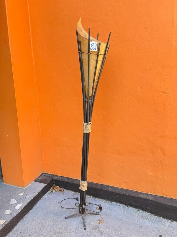 Veladora de pie artesanal de madera con pantalla de lonja - imagen 3