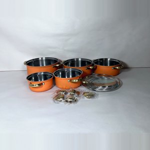 Lote siguiente: Juego de 5 Cacerolas Esmaltadas Naranja con Tapas de Vidrio y Asas Doradas
