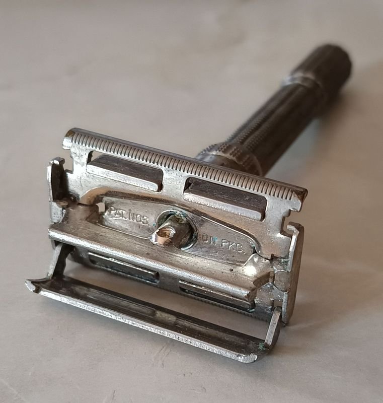 Antigua máquina de afeitar manual GILLETTE en EXCEPCIONAL CONDICIÓN - imagen 2