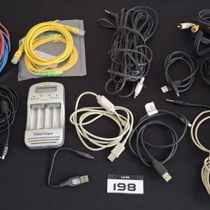 Lote anterior: Lote de Cables de Conexión, Audio/Video, Red y Cargador de Pilas Intercept