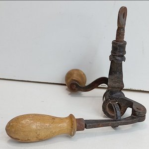 Antiguo Cargador de Cartuchos de Metal y Madera - imagen 4