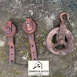 Lote siguiente: Lote de Poleas Antiguas y Herrajes de Hierro Fundido Vintage