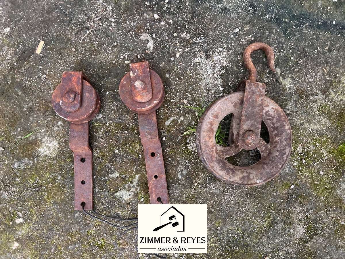 Lote de Poleas Antiguas y Herrajes de Hierro Fundido Vintage