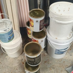 Lote de Muestras de Revestimientos Símil Madera y Envases de Pintura Vacíos - imagen 2