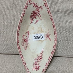 Lote anterior: Fuente Alargada Decorada con Motivos Florales y Mariposas