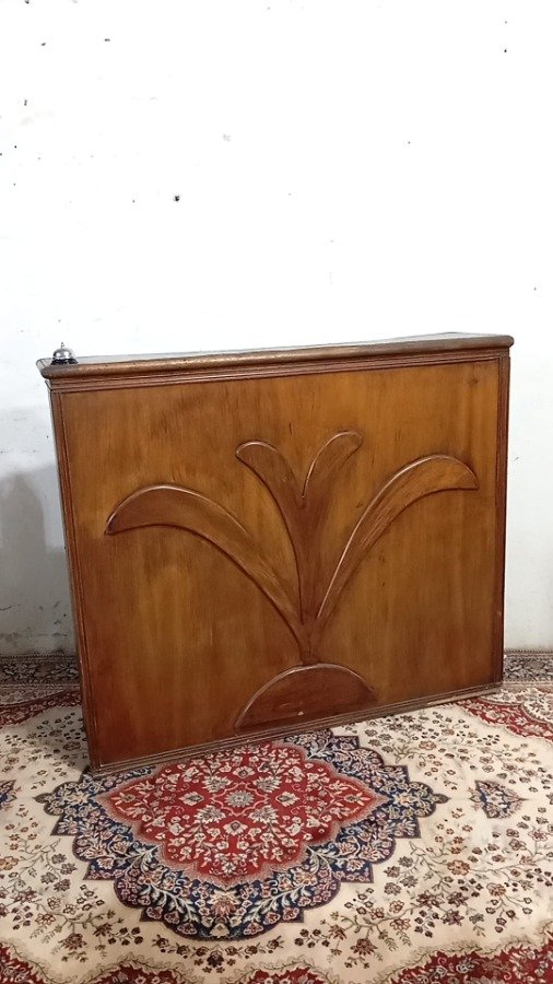 Lote siguiente: Mostrador de recepción con llamador incorporado en lustre oscuro