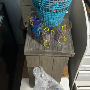 Lote siguiente: Papelera vasos y más 