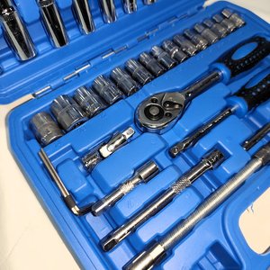 Juego de 82 Piezas de Dados y Llave Cricket en Valija Azul - imagen 5
