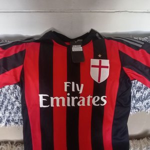 Remera de Fútbol AC Milan Talle M Nueva - imagen 2