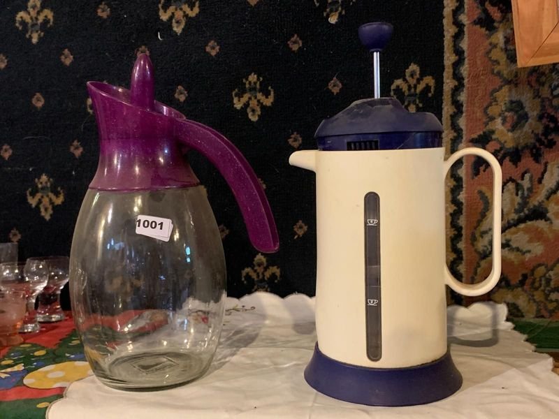 Lote siguiente: Jarra y cafetera francesa de prensa en buen estado