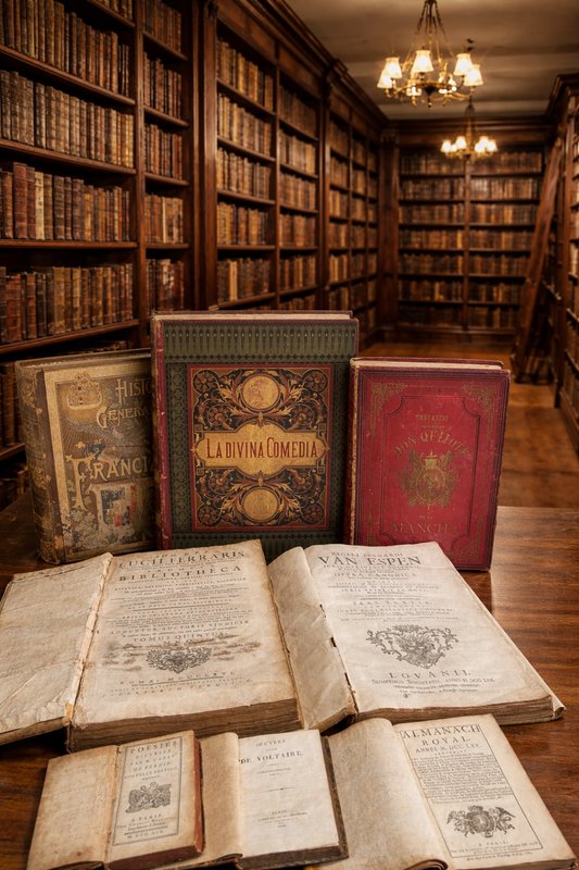 Libros antiguos con encuadernación de cuero