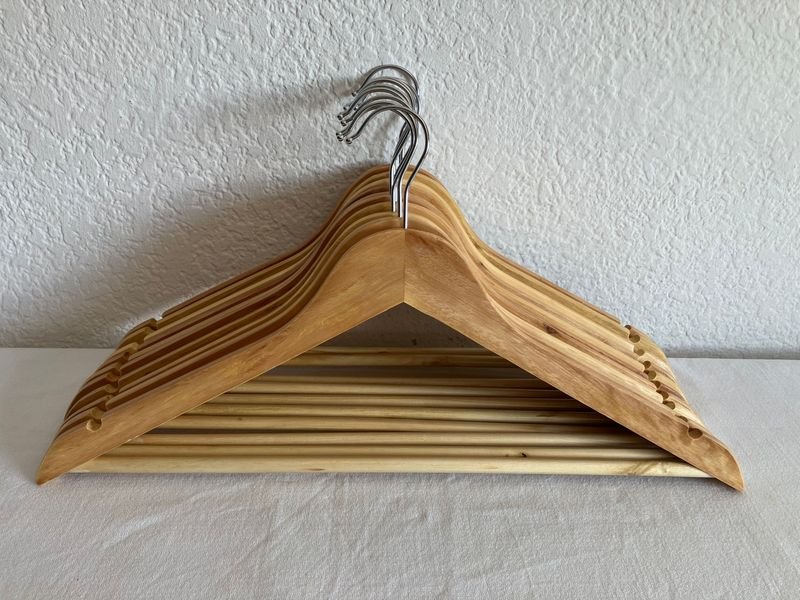 Perchas de madera nuevas y accesorios - imagen 4